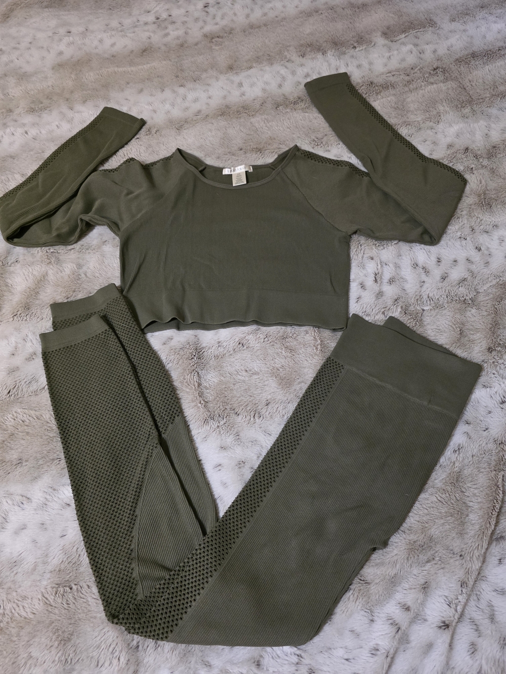 Bozzolo Olive Green Seamless Leggings & Long Sleeve Crop Top Set